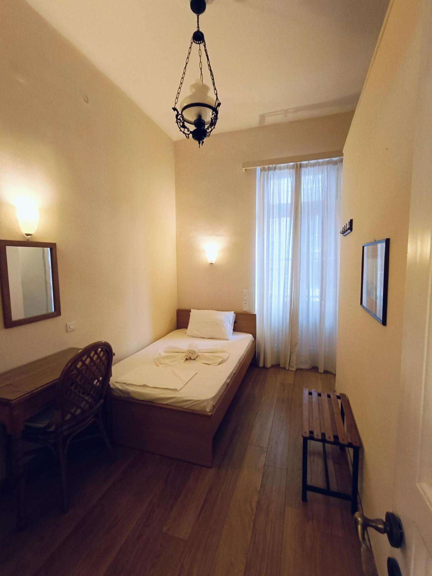 Anesis Hotel Loutra Aidhipsou Exteriör bild