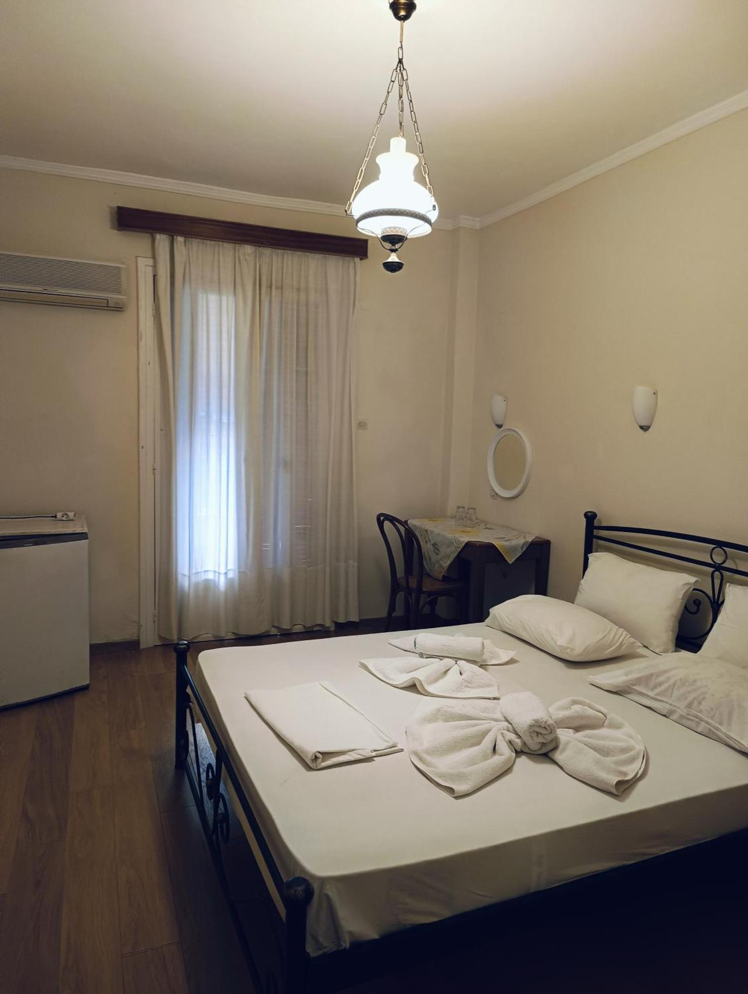 Anesis Hotel Loutra Aidhipsou Exteriör bild