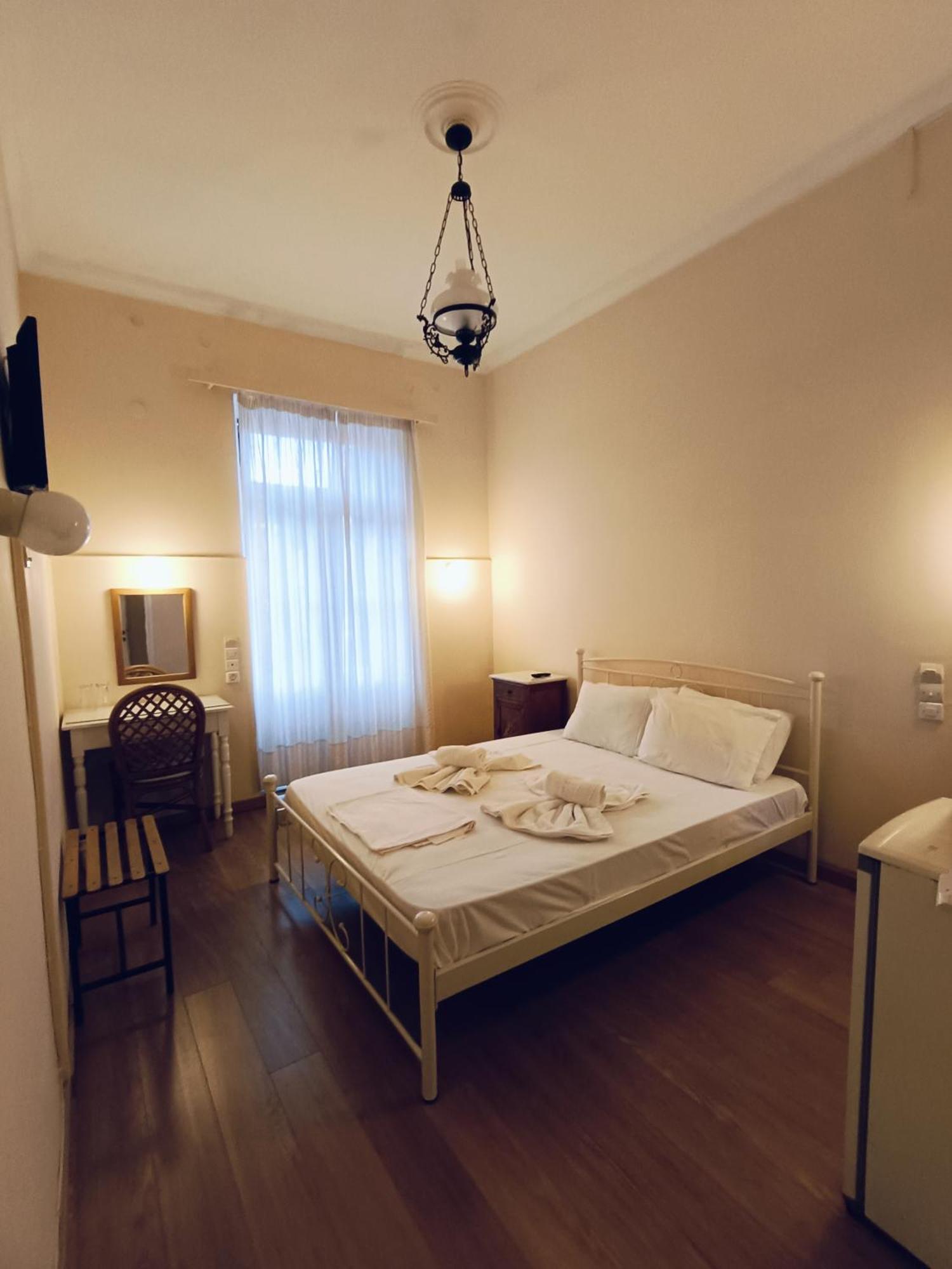 Anesis Hotel Loutra Aidhipsou Exteriör bild