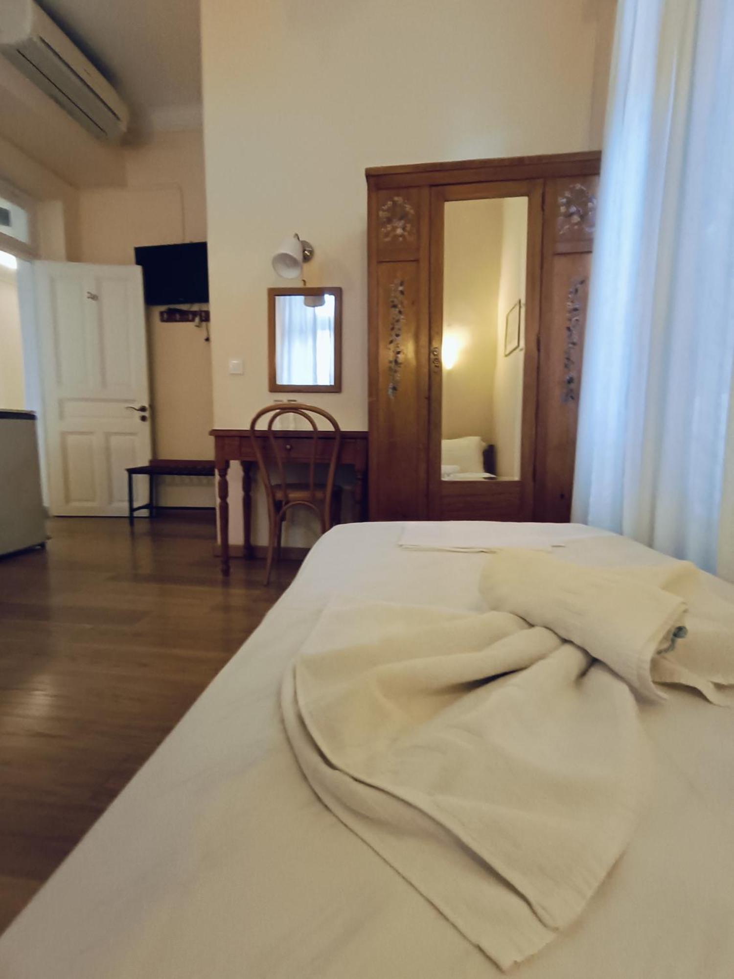Anesis Hotel Loutra Aidhipsou Exteriör bild
