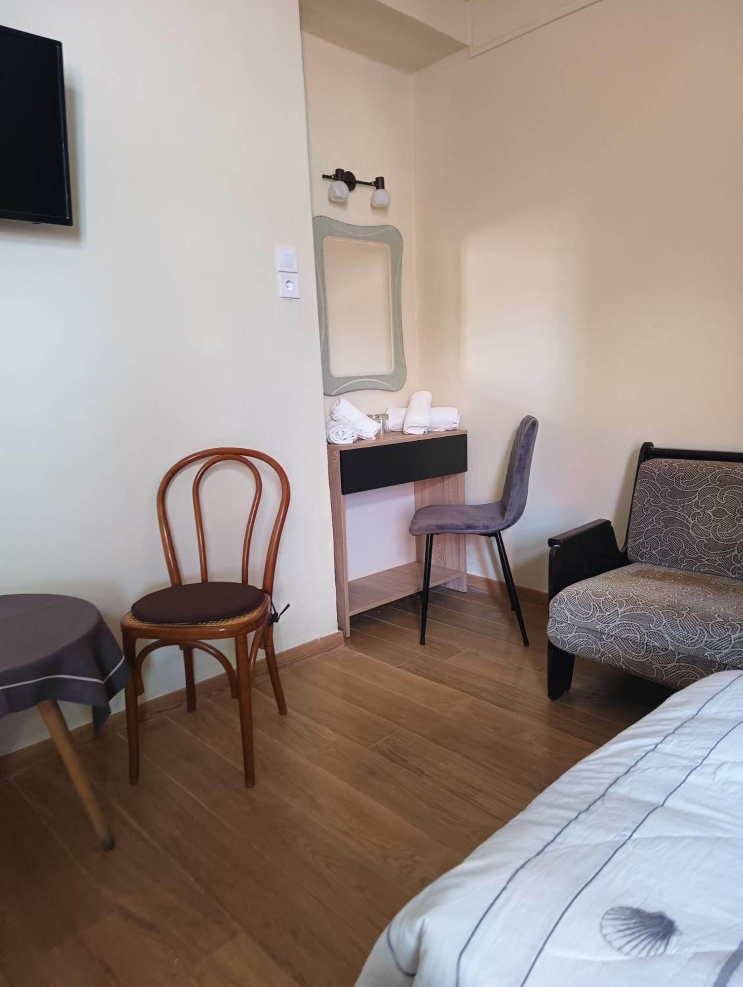 Anesis Hotel Loutra Aidhipsou Exteriör bild