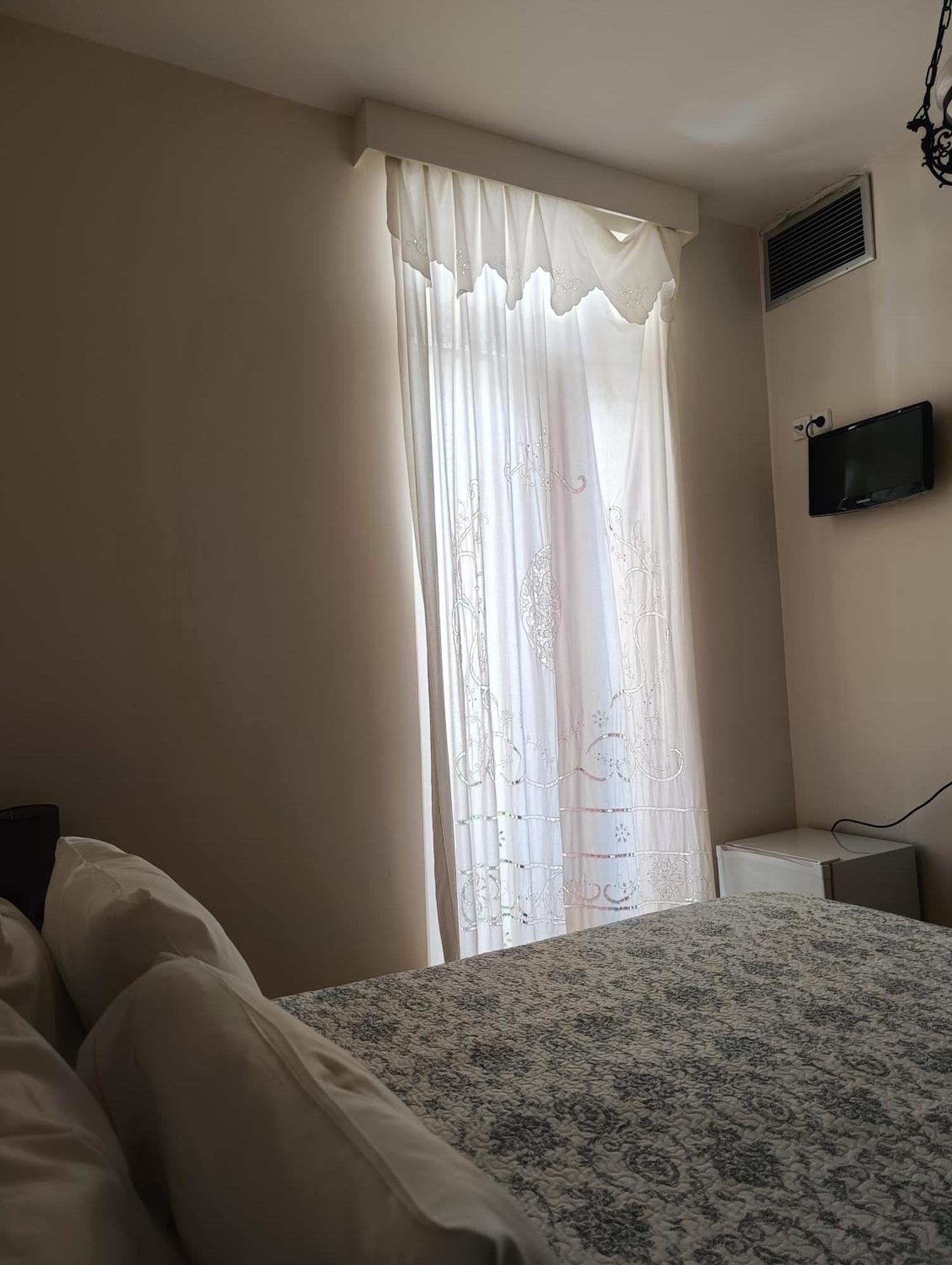 Anesis Hotel Loutra Aidhipsou Exteriör bild