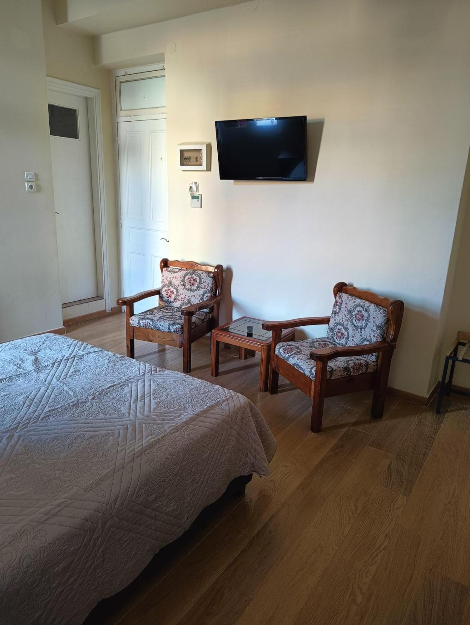 Anesis Hotel Loutra Aidhipsou Exteriör bild