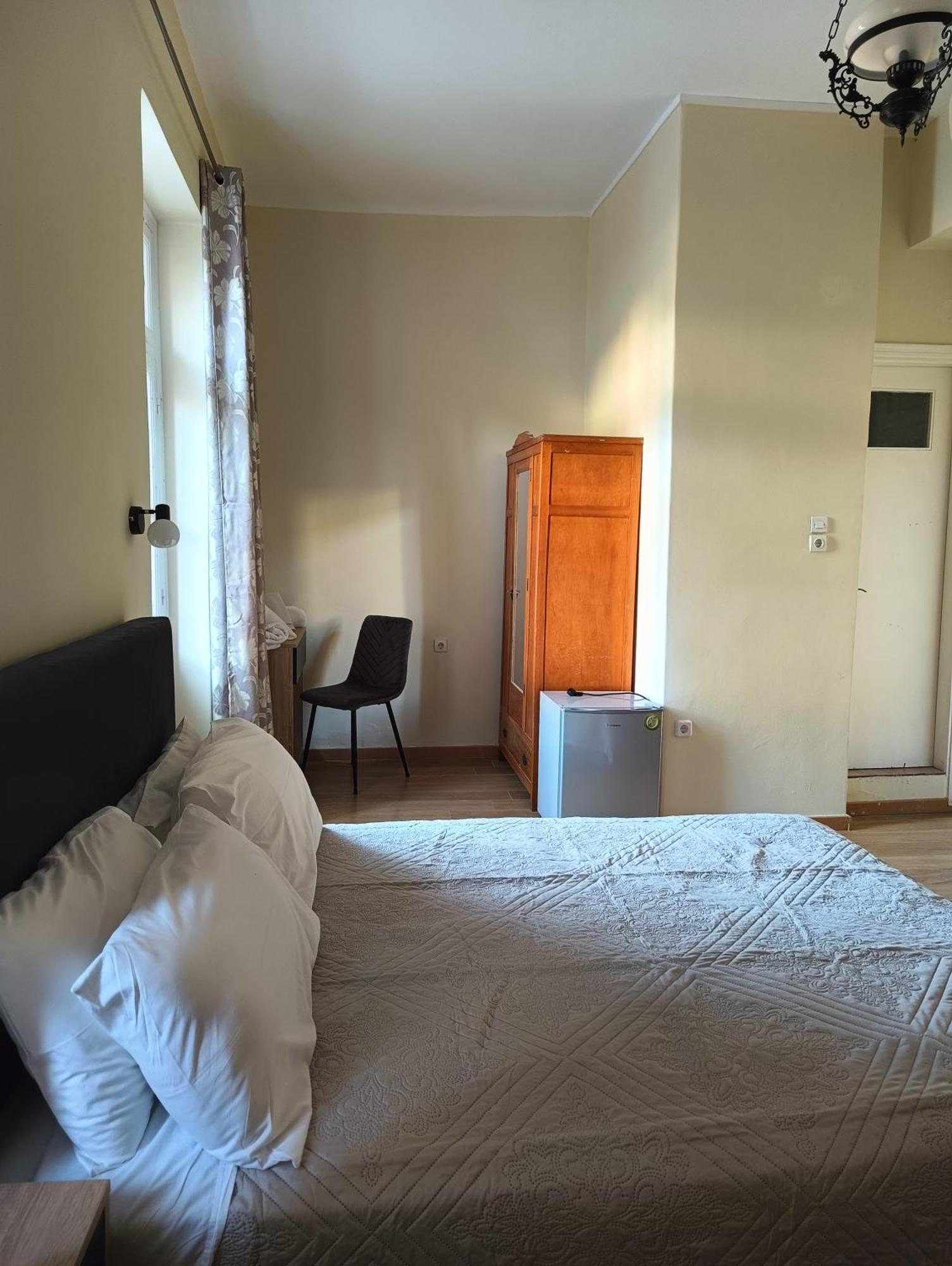 Anesis Hotel Loutra Aidhipsou Exteriör bild