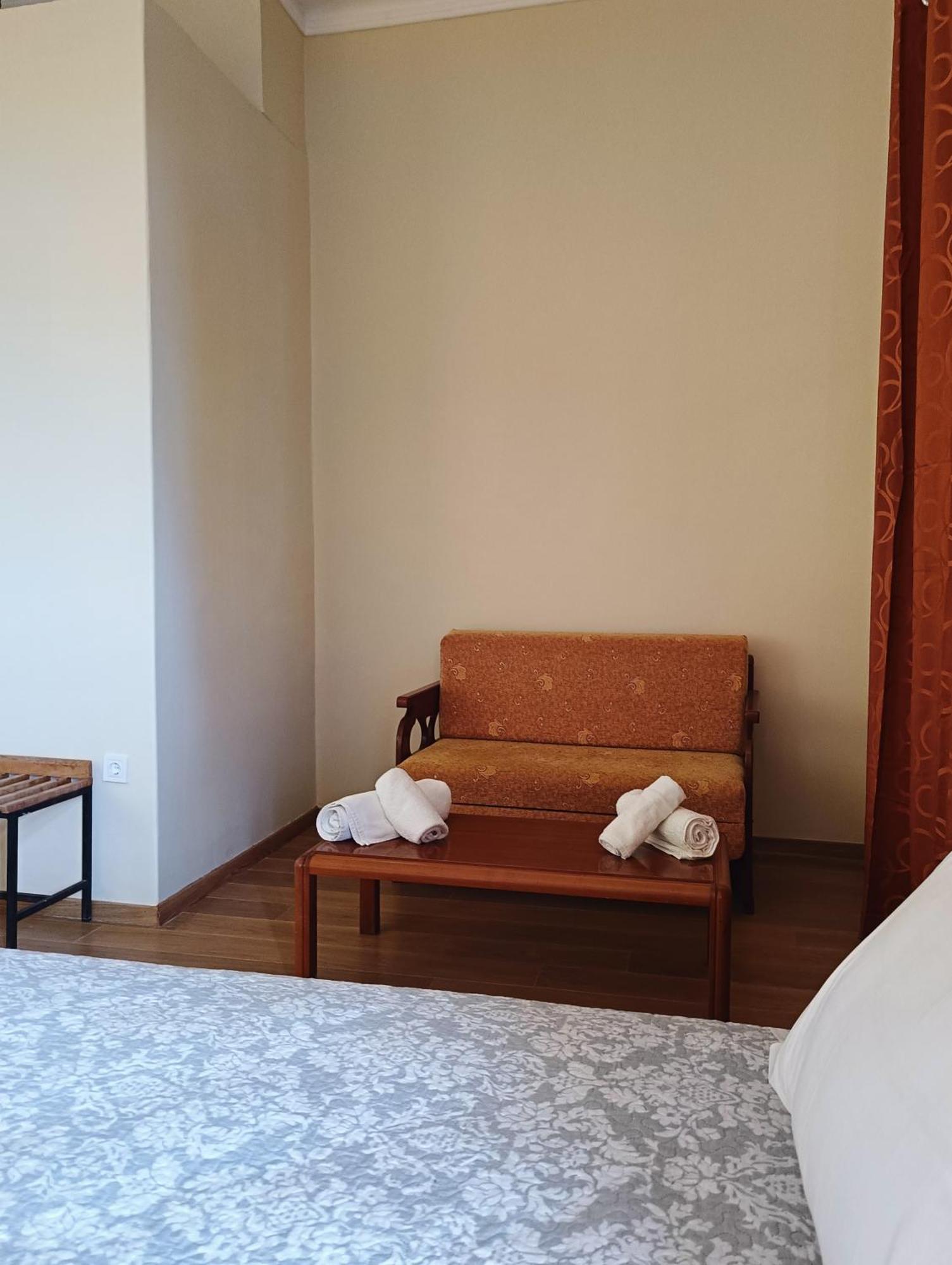 Anesis Hotel Loutra Aidhipsou Exteriör bild
